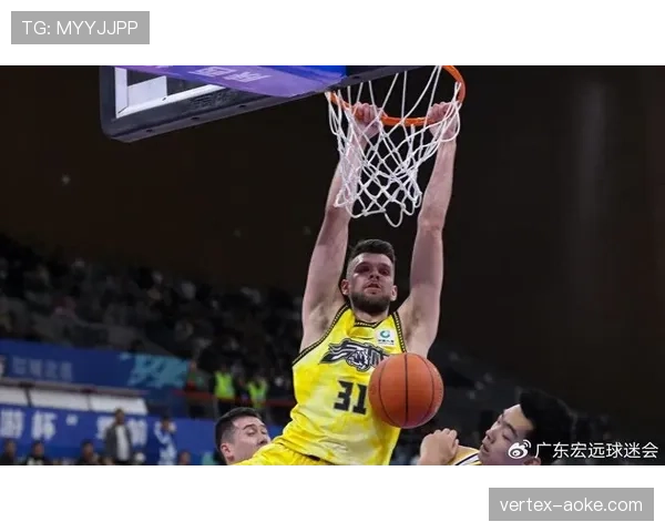 特里如何在高强度对抗中主导防线并压制顶级锋线？